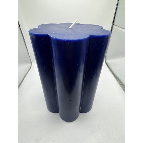 New Room Essentials Blue Scallop Figural Pillar Candle Unscented 5.5" - Picture 1 of 3